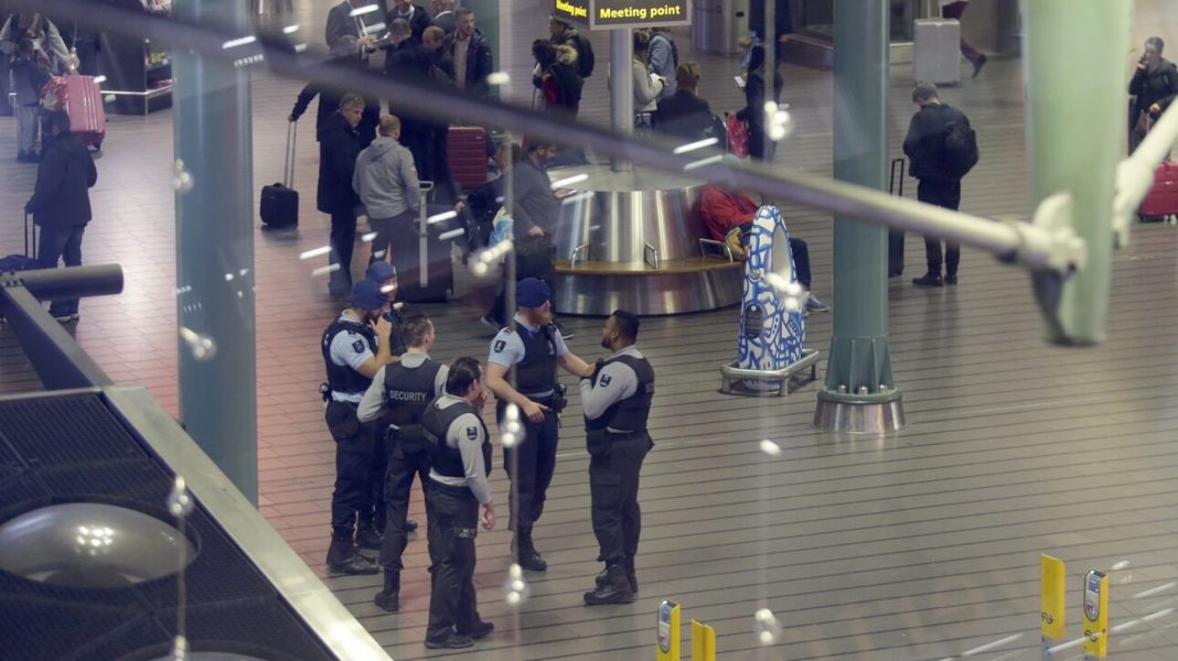 Ολλανδία: Συνέλαβαν μέσα σε αεροσκάφος ζευγάρι που είχε διαφύγει από ξενοδοχείο καραντίνας