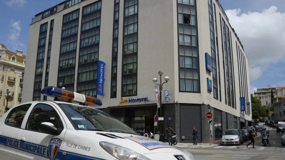 Επίθεση με μαχαίρι στις Κάννες: Τραυματίστηκε αστυνομικός – «Τρομοκρατικό χτύπημα» βλέπουν οι Αρχές