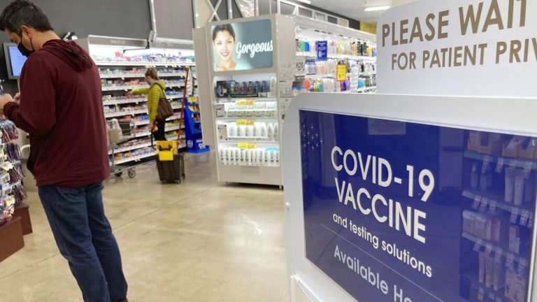 ΗΠΑ: «Φρένο» της δικαιοσύνης στον υποχρεωτικό εμβολιασμό που εισήγαγε ο Μπάιντεν