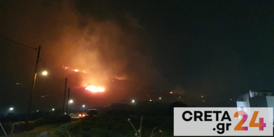 Φωτιά στην Τήνο: Εντολή εκκένωσης σε 3 οικισμούς – Ενισχύονται οι πυροσβεστικές δυνάμεις από Αθήνα, Σύρο, Ανδρο