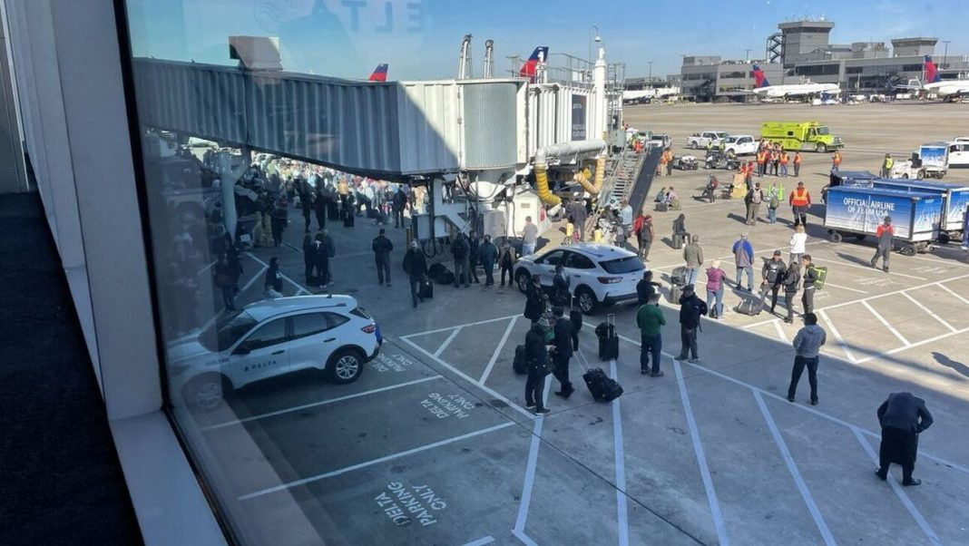 Σκηνές χάους στο αεροδρόμιο της Ατλάντα μετά από εκπυρσοκρότηση όπλου
