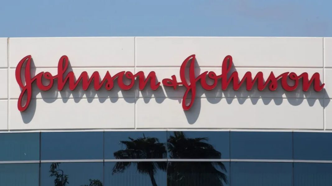 Johnson & Johnson: Χωρίζει σε δύο εταιρείες τις δραστηριότητές της