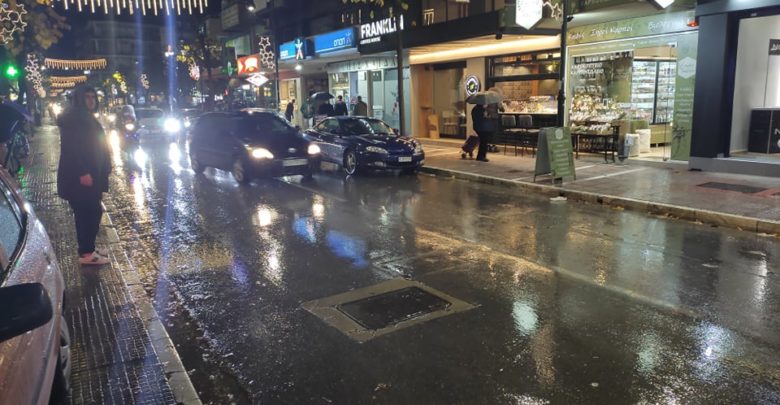 Οδηγός πιάστηκε στα χέρια με αστυνομικό στο κέντρο της πόλης