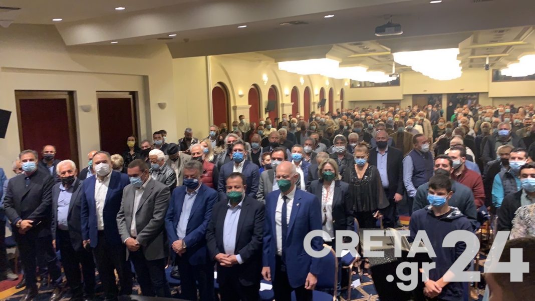 Με ομιλία στο Ηράκλειο κλείνει την περιοδεία του στο νησί ο Γ. Παπανδρέου (εικόνες)