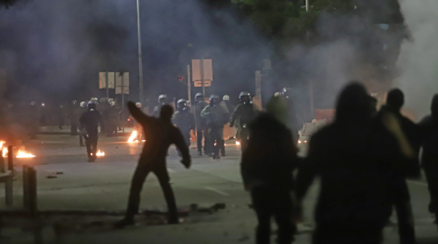 Δέκα συλλήψεις για τα επεισόδια σε Αθήνα και Θεσσαλονίκη μετά την πορεία για το Πολυτεχνείο