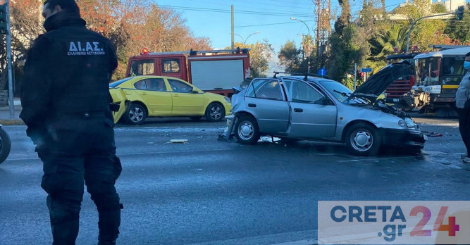 Σοβαρό τροχαίο – Τραυματίες από τη σύγκρουση δύο αυτοκινήτων με ταξί
