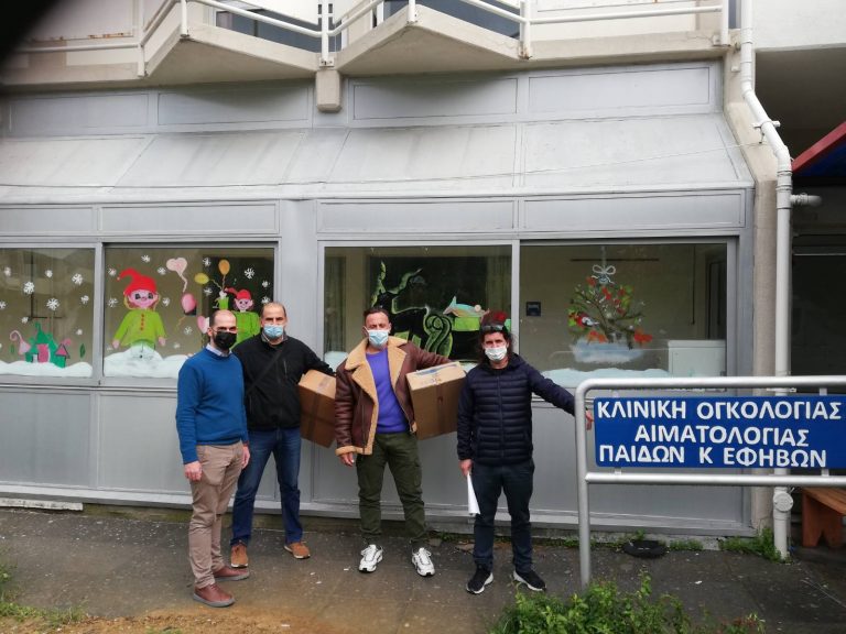 Δώρισαν χειρουργικές μάσκες στην Παιδοογκολογική Κλινική του ΠΑΓΝΗ και σε Λύκειο του Ηρακλείου