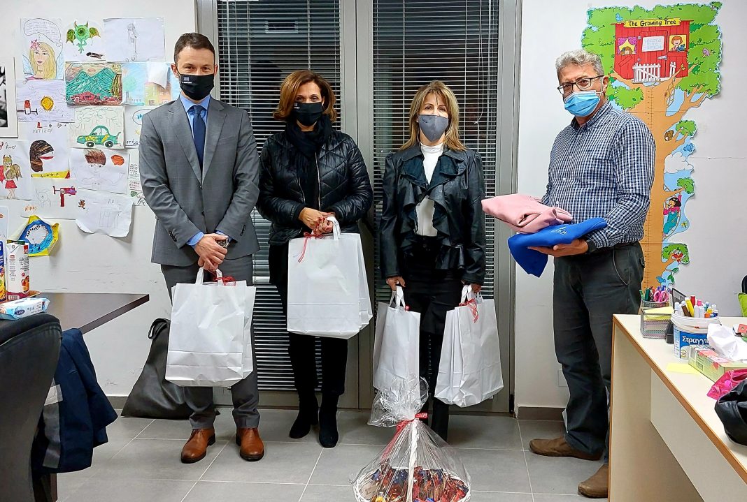 Η Διοίκηση του ΕΑΚΗ προσέφερε δώρα στα Παιδικά Χωριά SOS