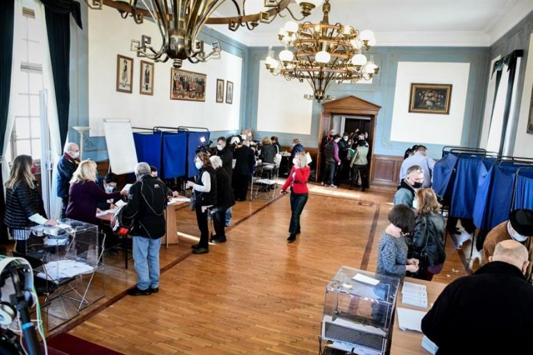 Εκλογές ΚΙΝΑΛ: Μαζική προσέλευση στις κάλπες, ψήφισαν πάνω από 140.000 -Ενστάσεις για την παράταση της ψηφοφορίας