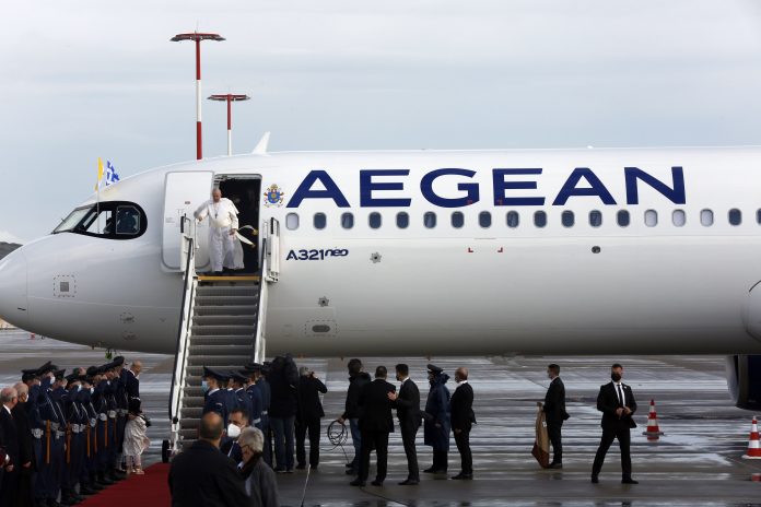 ΠΑΠΑΣ ΦΡΑΓΚΙΣΚΟΣ ΕΠΙΣΚΕΨΗ ΣΤΗΝ ΕΛΛΑΔΑ- ΑΦΙΞΗ ΣΤΟ ΑΕΡΟΔΡΟΜΙΟ
