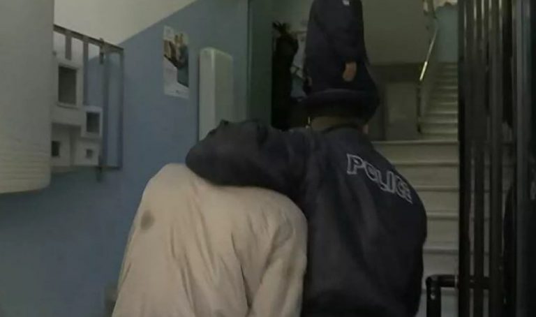 Ελεύθερος με περιοριστικούς όρους ο 33χρονος – Τι υποστήριξε για τον ξυλοδαρμό