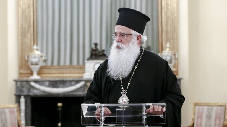 Μητροπολίτης Δημητριάδος: «Ιερή ράβδος» για τους αντιεμβολιαστές ιερείς