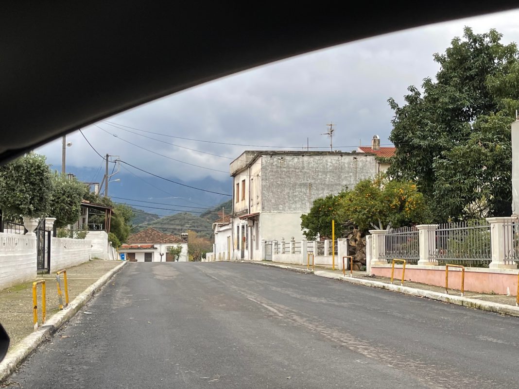 Ασφαλτόστρωση σε υποδομές του δήμου Πλατανιά