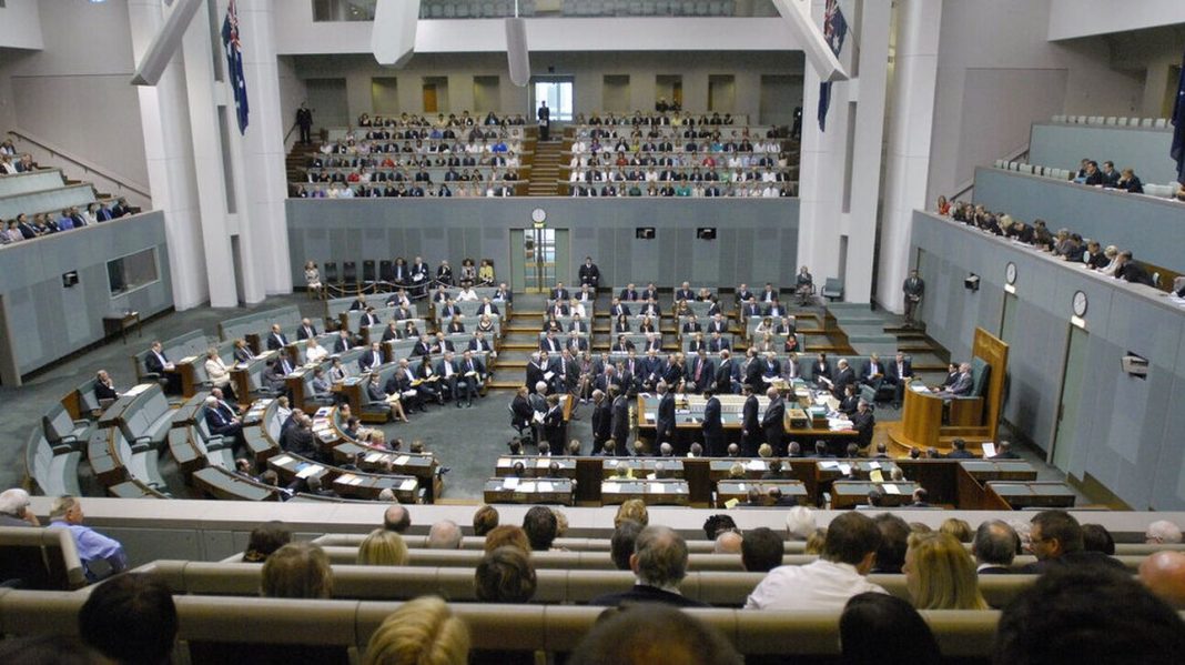 Σκάνδαλο στην Αυστραλία: Σε διαθεσιμότητα ο υπ. Παιδείας – Κατηγορείται για κακοποίηση