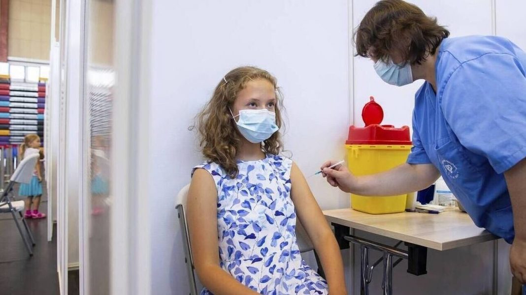 Κορωνοϊός: Σπάνιες οι αντενδείξεις στον εμβολιασμό παιδιών 5-11 ετών – Τα συμπτώματα
