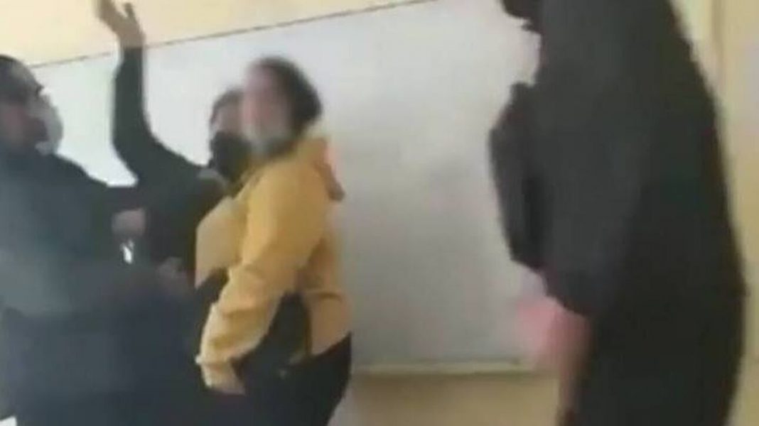 Υπουργείο Παιδείας: Απολύεται ο καθηγητής που χτύπησε τη μαθήτρια μέσα στη τάξη