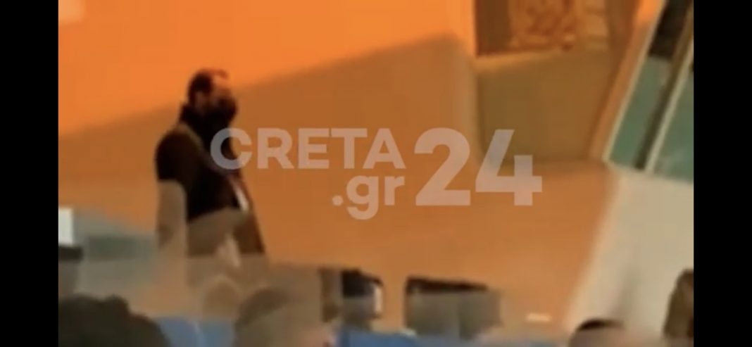 Όρθιος στα δημοσιογραφικά είδε τα τελευταία λεπτά της μεγάλης νίκης ο Λυσάνδρου (βίντεο)