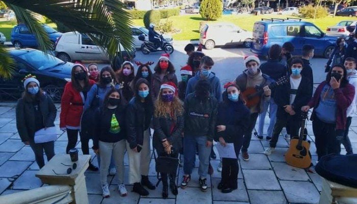Κρήτη: Τραγουδούν για τη Δήμητρα – Είπαν τα κάλαντα για συμμαθήτριά τους που δίνει μάχη ζωής
