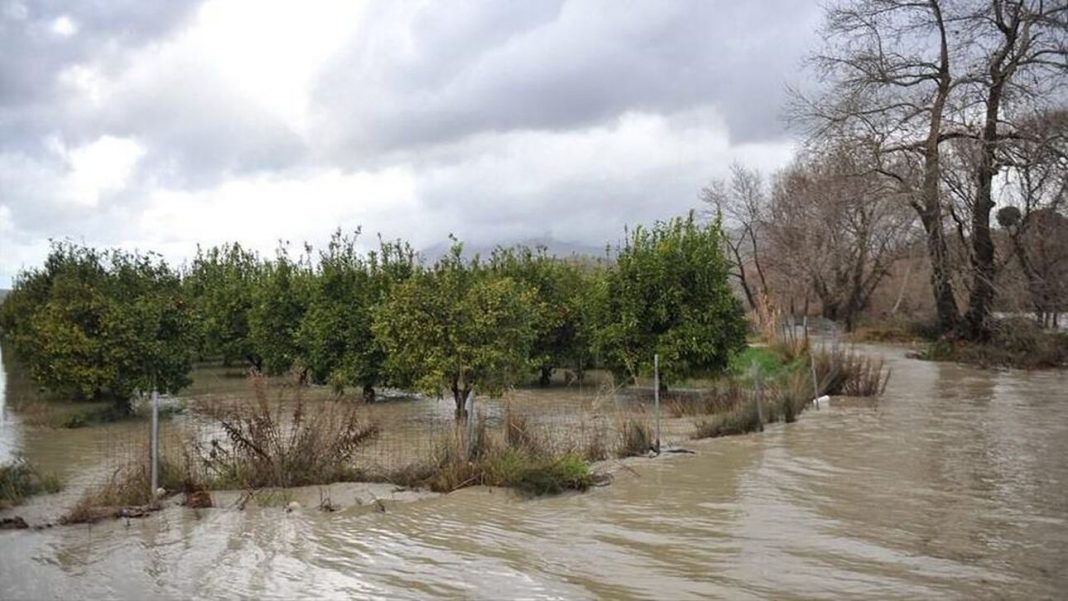 Κακοκαιρία στο Αγρίνιο: Εκκενώνεται ο οικισμός Καμαρετσέικα Ζευγαρακίου