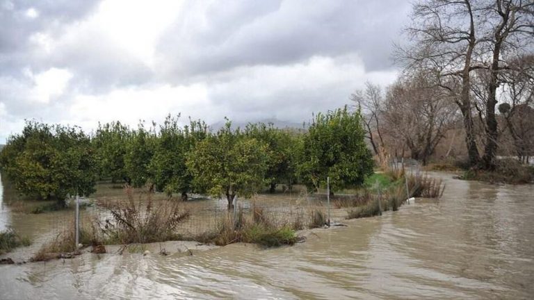 Κακοκαιρία στο Αγρίνιο: Εκκενώνεται ο οικισμός Καμαρετσέικα Ζευγαρακίου