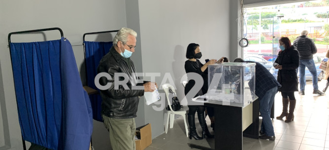 Στις κάλπες οι Κρητικοί για την ανάδειξη ηγεσίας στο ΚΙΝΑΛ – Πόσοι έχουν ψηφίσει στο Ηράκλειο