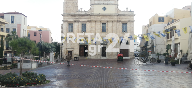 Κρήτη: Άγνωστοι γέμισαν με λάδια την πλατεία της Μητρόπολης – Μεγάλη προσοχή στους περαστικούς (εικόνες)