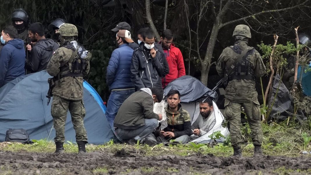 Την απαγόρευση της πρόσβασης στα σύνορα παρέτεινε η Πολωνία ενώ συνεχίζεται η «υβριδική απειλή»