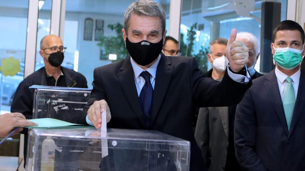 Εκλογές ΚΙΝΑΛ: Ψήφισε ο Ανδρέας Λοβέρδος