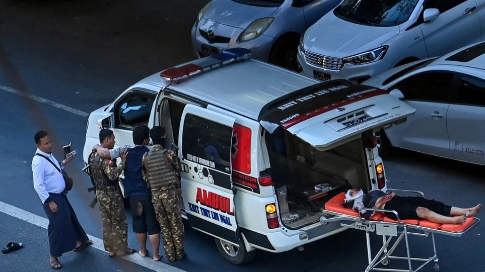 Μιανμάρ: Τουλάχιστον 30 νεκροί σε επίθεση εναντίον αυτοκινήτων στο Χπρούσο