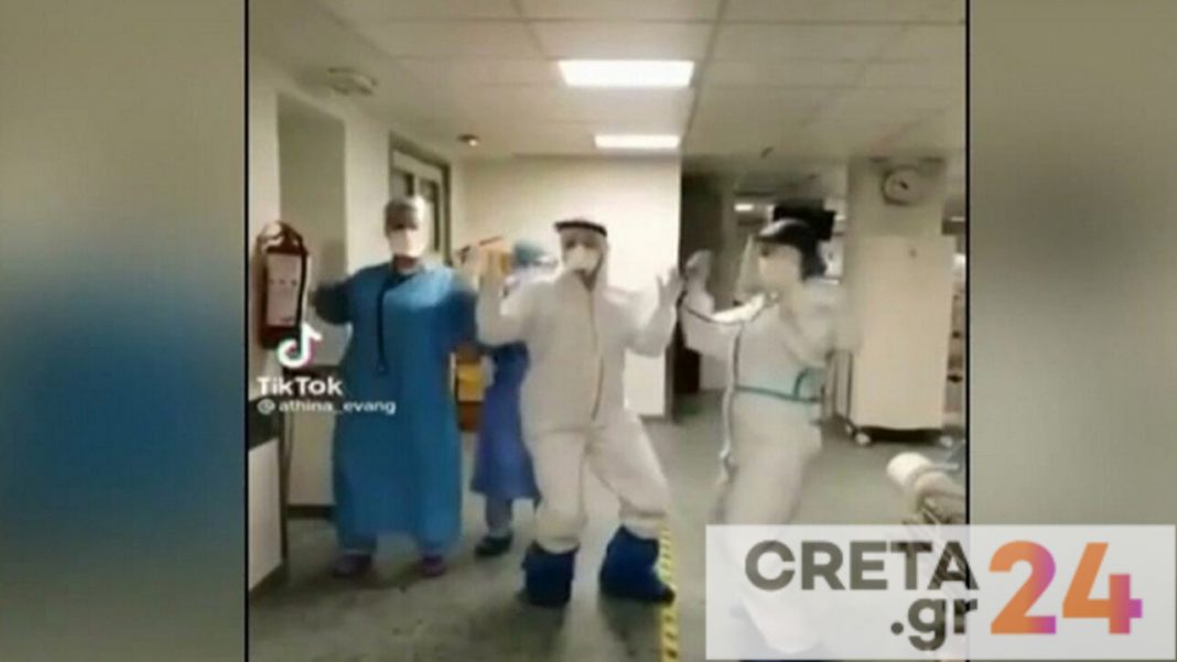 Νοσηλευτές σε ΜΕΘ προσπαθούν να υποδεχτούν τα Χριστούγεννα με τον πιο… «δυνατό» τρόπο
