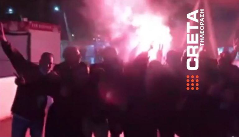 Ηράκλειο: ΠΑΣΠ και νεολαία πανηγύρισαν με καπνογόνα στο κέντρο