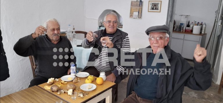 Γιορτάζουν τη νίκη στο χωριό του Ν. Ανδρουλάκη (βίντεο)