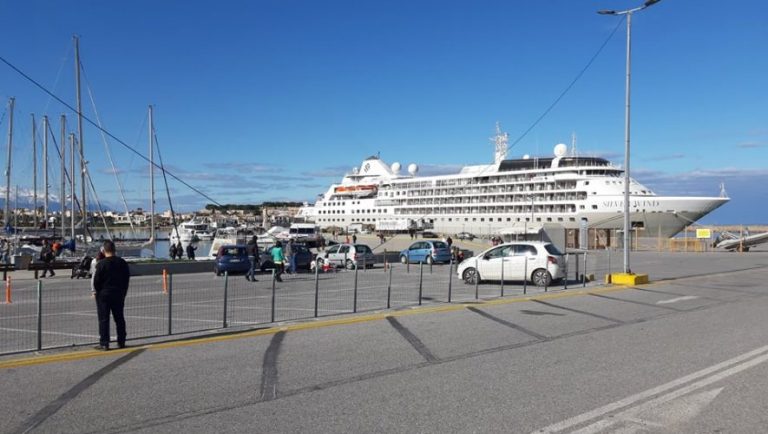 Ο Άγιος Βασίλης ήρθε με… κρουαζιερόπλοιο στο Ρέθυμνο!