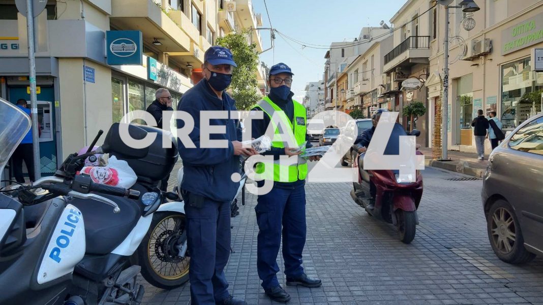 Κρήτη: Μοίρασαν ευχές, συμβουλές και… αλκοολόμετρα ενόψει των εορτών (εικόνες)