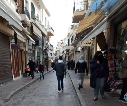 Παγωνιά και… παγωμάρα στην αγορά του Ρεθύμνου