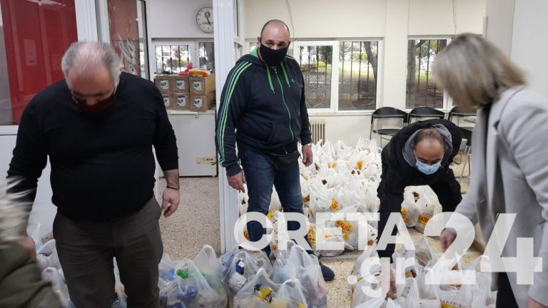 Ηράκλειο: «Μοίρασαν» χριστουγεννιάτικα χαμόγελα σε 250 οικογένειες (εικόνες)