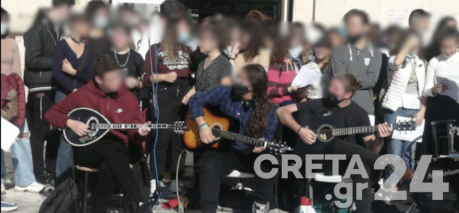 Kρήτη: Διαμαρτυρία μετά μουσικής στην «καρδιά» της πόλης