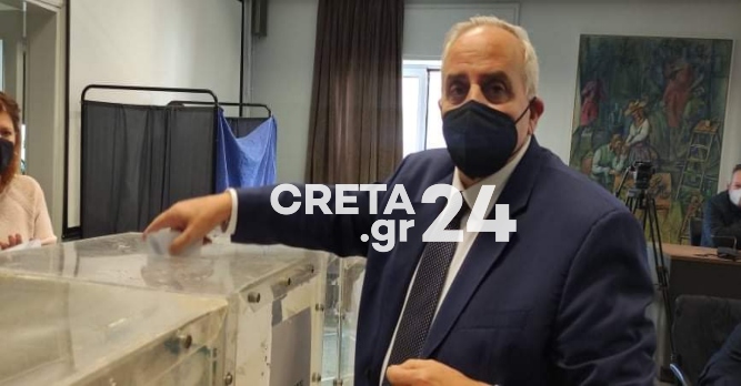 Ξανά πρόεδρος ο Δαμιανάκης στο Δημοτικό Συμβούλιο Χανίων (εικόνες)