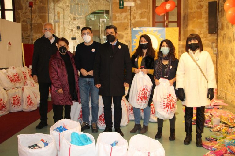 Εκατοντάδες σάκοι με δώρα για τα παιδιά στο «Santa Run Chania 2021»