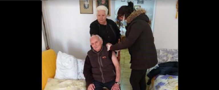 Ηράκλειο: Εμβολιάστηκε κατά του κορωνοϊού στα 102!