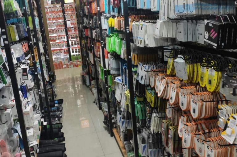 Αποθήκη ηλεκτρονικών ειδών με 3.206 προϊόντα – «μαϊμού»