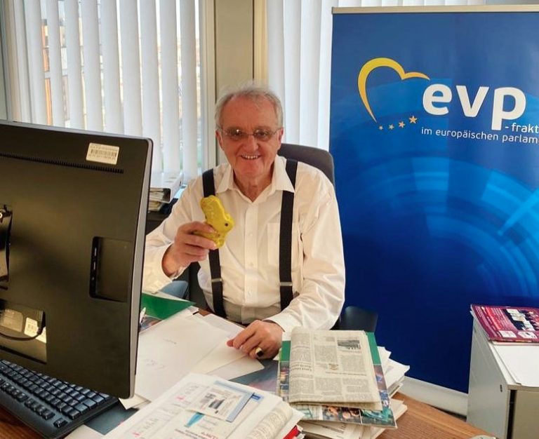 Ευρωβουλευτής ξόδεψε 690.000 ευρώ για ανακαίνιση του γραφείου του