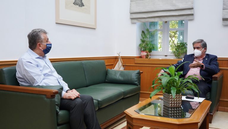 Συνάντηση Περιφερειάρχη Κρήτης με τον Δήμαρχο Αγίου Νικολάου