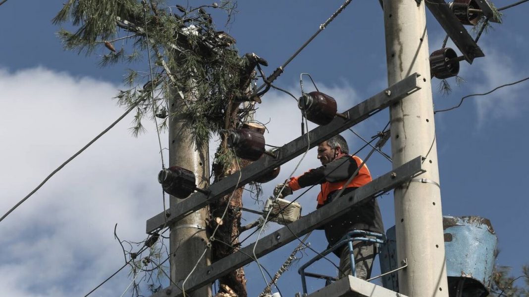 Κακοκαιρία «Ελπίδα»: Διακοπές ρεύματος στην Αττική – Πού εντοπίζονται προβλήματα