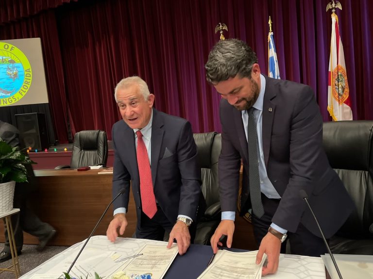 Oλοκληρώθηκε η αδελφοποίηση του Δήμου Χανίων με το Τάρπον Σπρινγκς