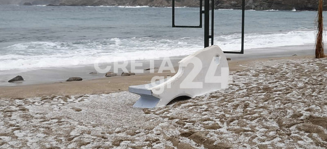 Ηράκλειο: Το χιόνι έφτασε στην παραλία (εικόνες – βίντεο)