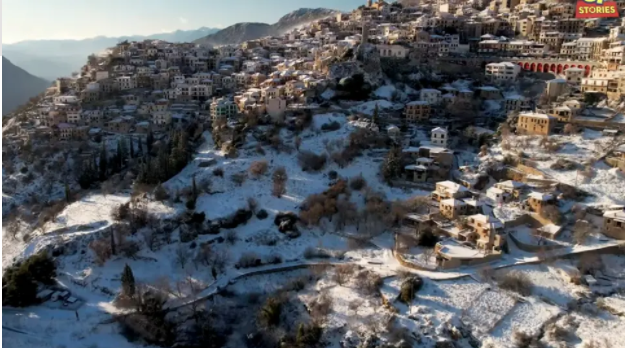 «Κακοκαιρία Ελπίδα»: Κατάλευκες εικόνες από την Αράχωβα από ψηλά – Δείτε βίντεο