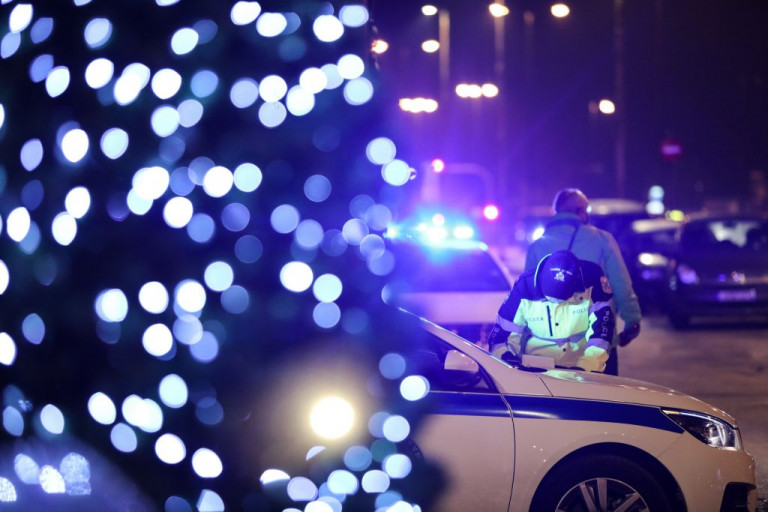 Ένοπλη ληστεία στους Αγίους Αναργύρους: Τρεις τραυματίες, οι δύο αστυνομικοί