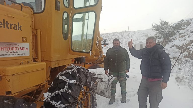 «Ύμνοι» για την Κρήτη από δύο Βέλγους φοιτητές που αποκλείστηκαν στα χιόνια (εικόνες)