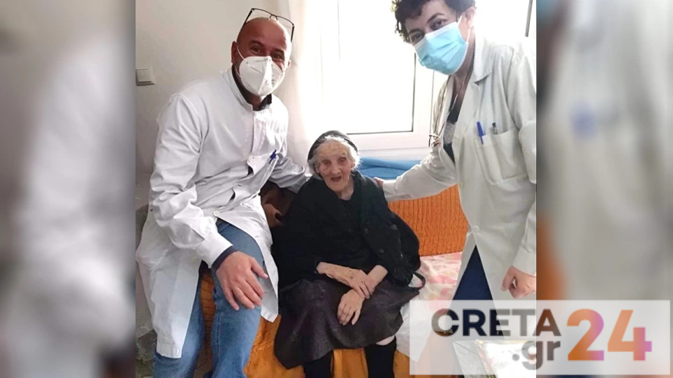 Γιαγιά 107 ετών εμβολιάστηκε γιατί της έλειψαν οι φίλες της
